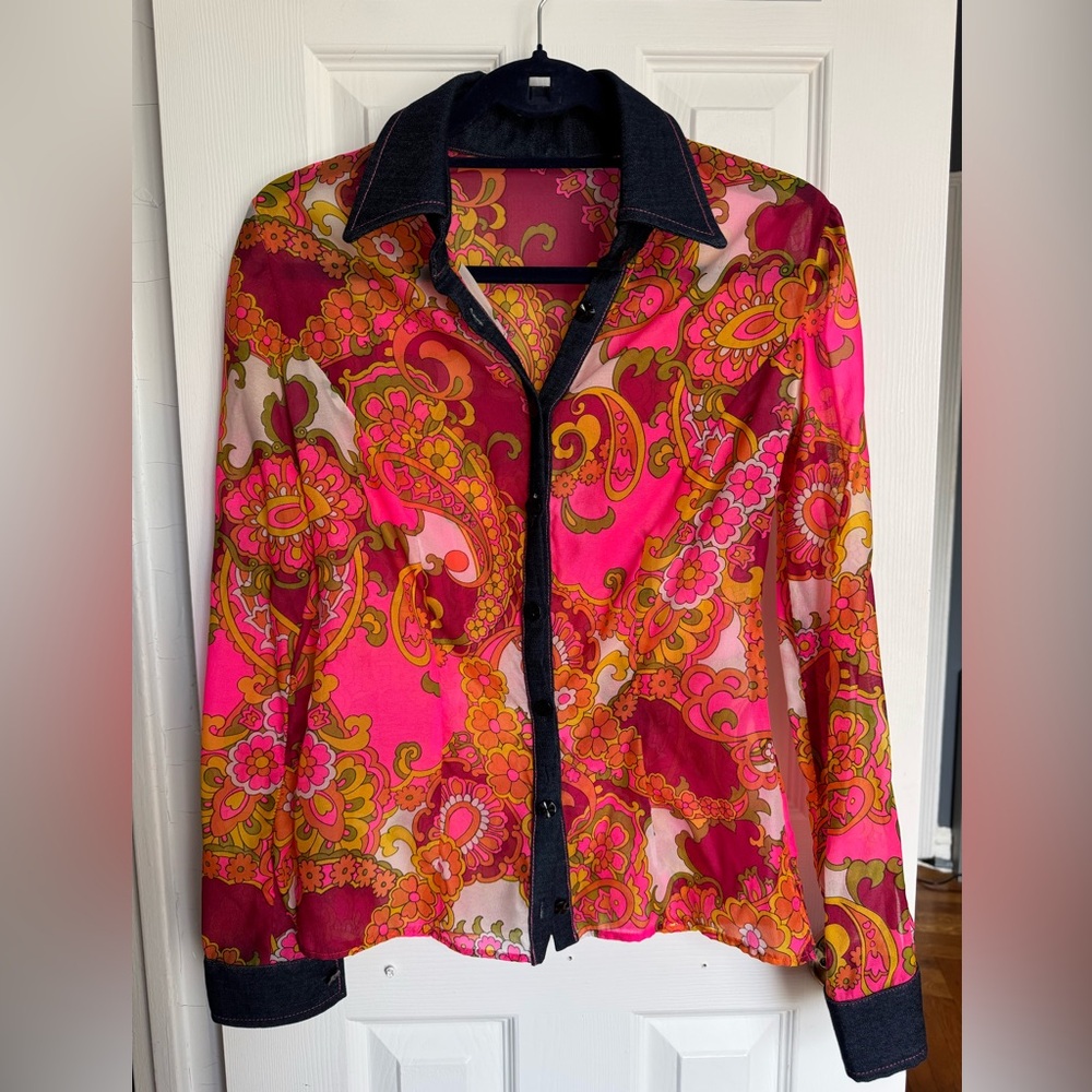 Floral blouse with contrast denim collar, cuffs, and placket. Size S